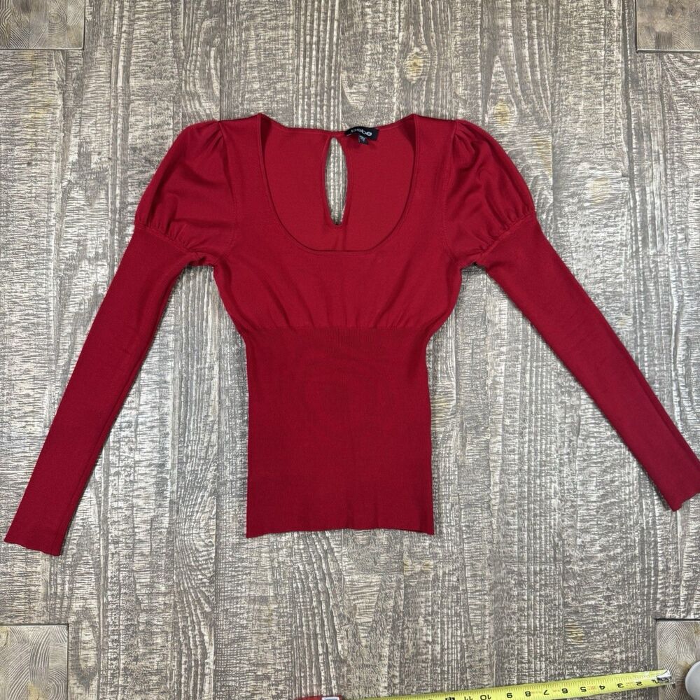 Bebe Form-fitting knit top with a deep scoop neckline. Size Small